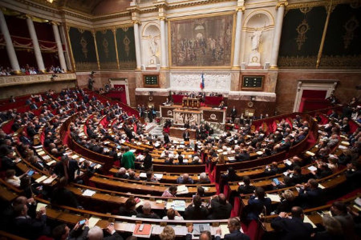 Šarlihebdistinė isterija materializuojasi: Prancūzų įstatymų leidėjai siūlo įvesti totalinį sekimą