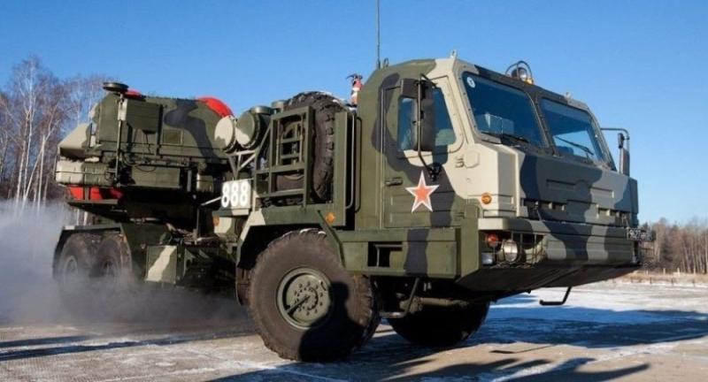 Suvereniteto apsauga: kas ketina pirkti Rusijos oro gynybos sistemą S-500
