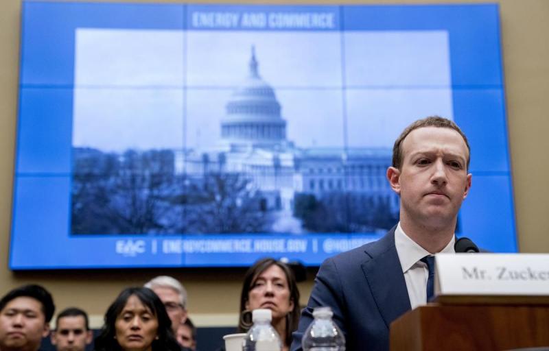 „Facebook“ darbuotojas perspėjo, kad jo kolegos yra „apsvaigę nuo valdžios“