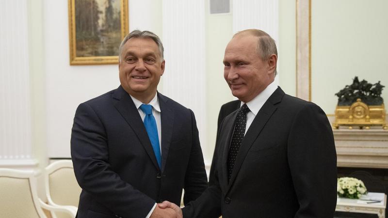 Orbanas pasiūlė Putinui perkelti taikos derybas į Vengriją