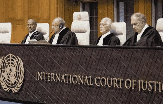 B. Gatesas, A. Faucis ir kiti veikėjai apkaltinti genocidu: jų byla perduota Tarptautiniam Baudžiamajam Teismui