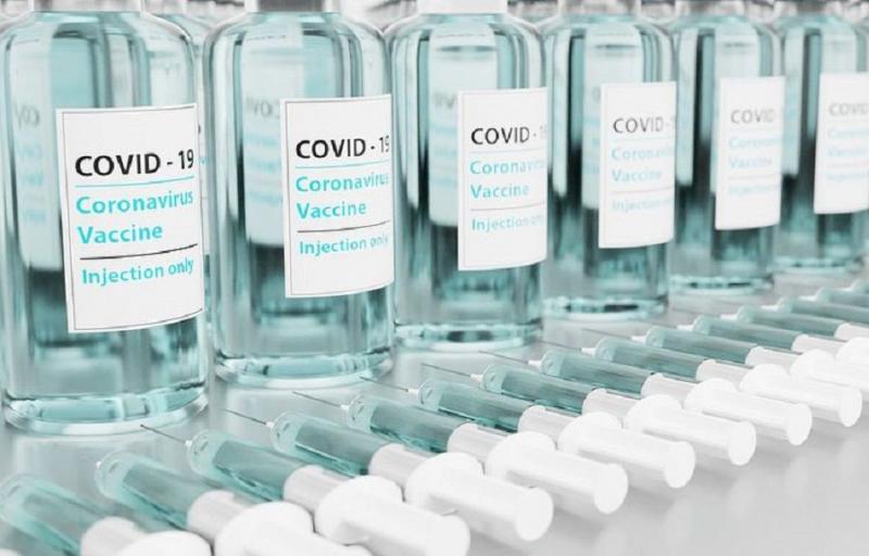 Jungtinės Karalystės Vyriausybė pripažįsta, kad skiepai nuo COVID-19 pakenkė žmonių imuninei sistemai