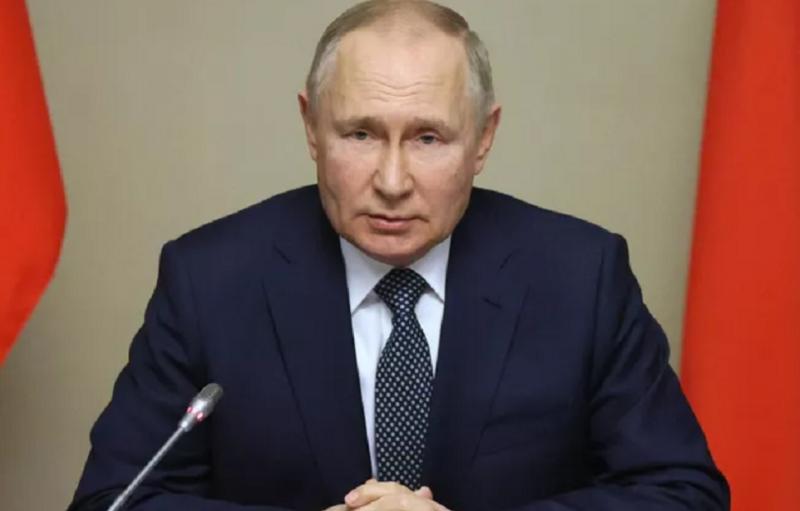 Vakarų stebėtojai ir žiniasklaida prognozuoja V. Putino režimo žlugimą