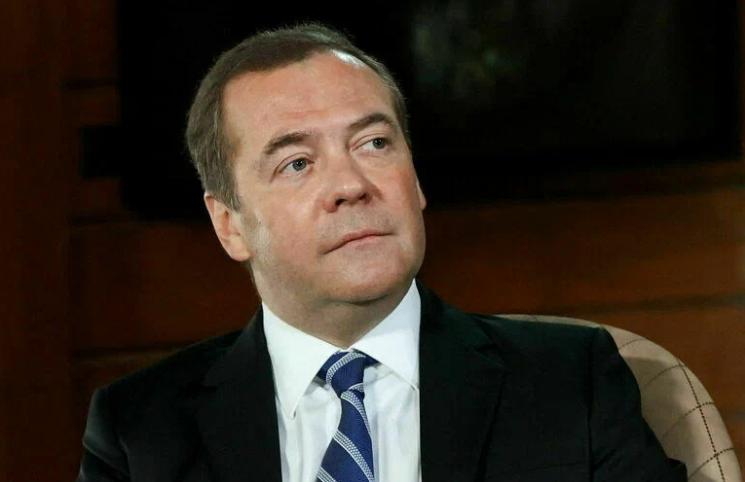 Medvedevas pasiūlė pervadinti Okrainą į „Svino-bander-reichą“.