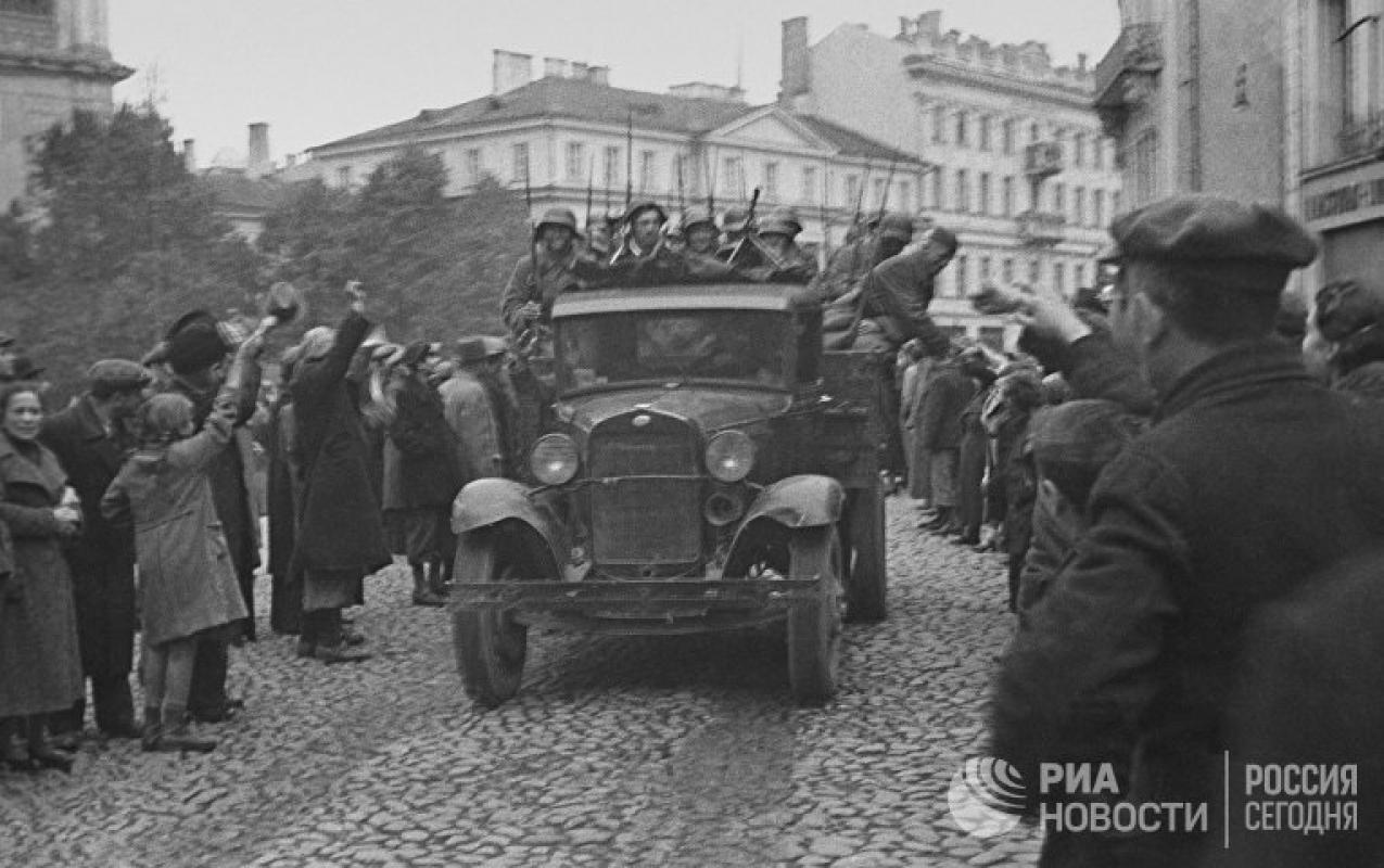 1939 metų rugsėjo 19 d. Tarybinė armija įžengė į Vilnių
