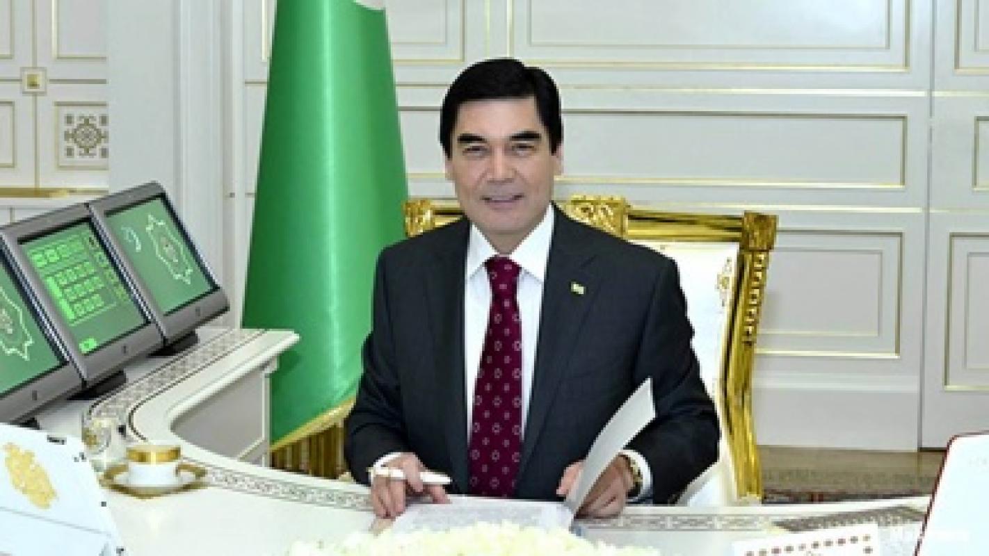Turkmėnijos prezidentas uždraudė per televiziją rodyti seksą, smurtą ir žalingus įpročius