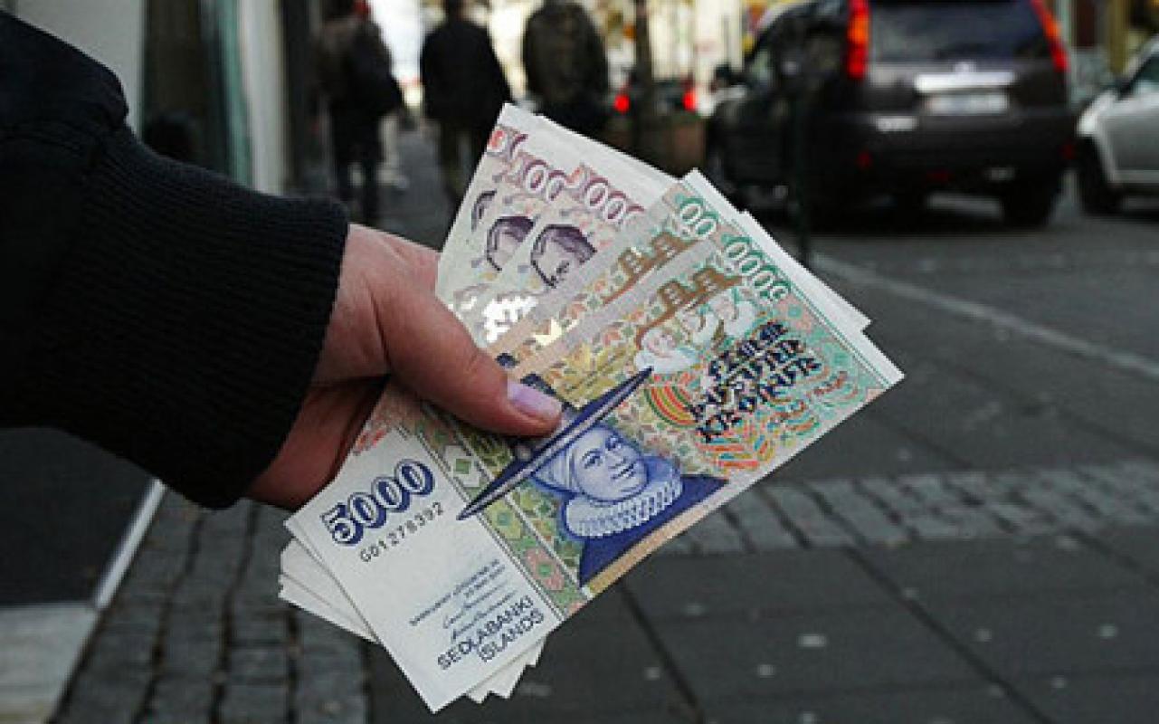 Islandijos vyriausybė siūlo iš komercinių bankų atimti  galią  „daryti“ pinigus