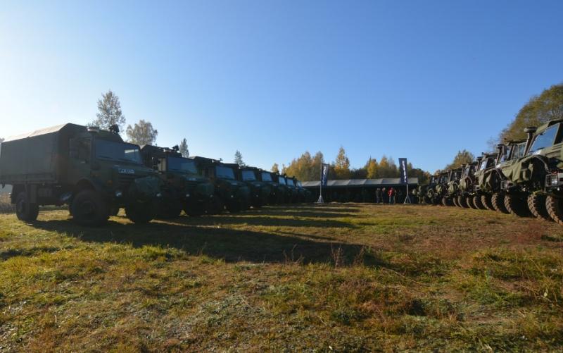 Šimtai sunkvežimių už 70 milijonų eurų padės dar labiau atgrasyti Rusiją