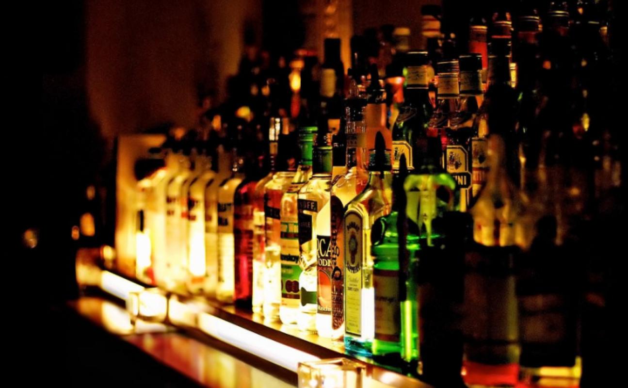 Kiek dar politikai vykdys alkoholio pramonės užsakymus?