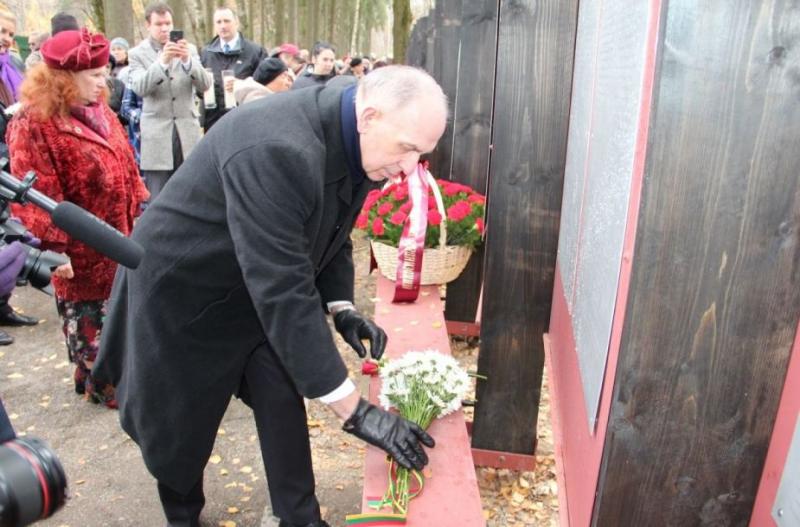 Šalia Maskvos atidarytas memorialas stalinistinių represijų aukoms