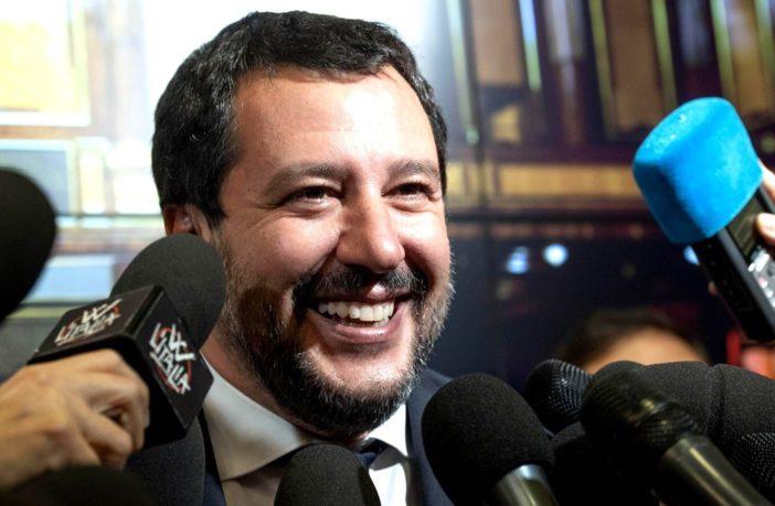 Salvini laimėjo! Italijos senatas patvirtino naują įstatymą, kuris palengvina migrantų deportavimą