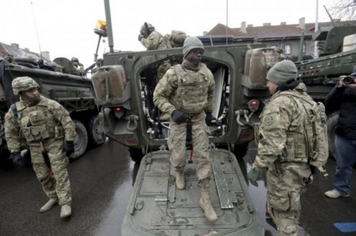 Į Ukrainą atvyko 300 JAV karių: Kremlius netruko sureaguoti - suprask, grasina destabilizuot situaciją