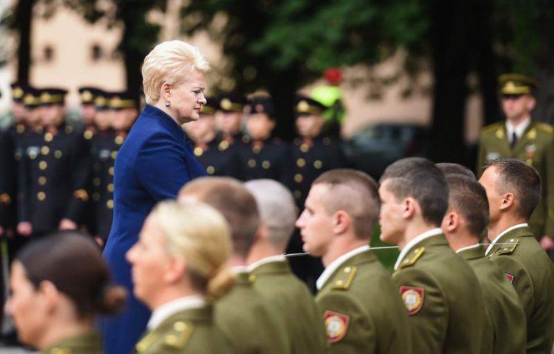 Laimonas Jakas. Ar D. Grybauskaitė stos krūtine už karius?