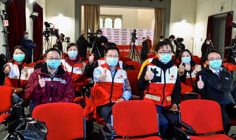 Kinija imasi lyderės vaidmens padedant kitoms šalims įveikti koronavirusą