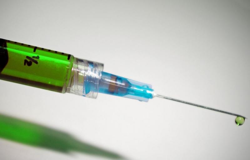 Danijos valdžia priima įstatymus, kuriais siekiama prievarta skiepyti asmenis nuo koronaviruso