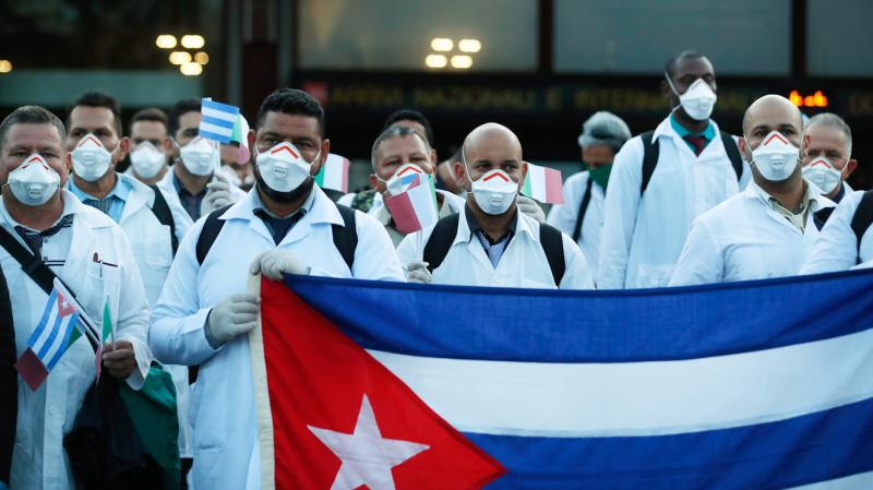 „Klestintis“ kapitalizmas – bejėgis: pagalbą Italijai teikia socialistinė Kuba