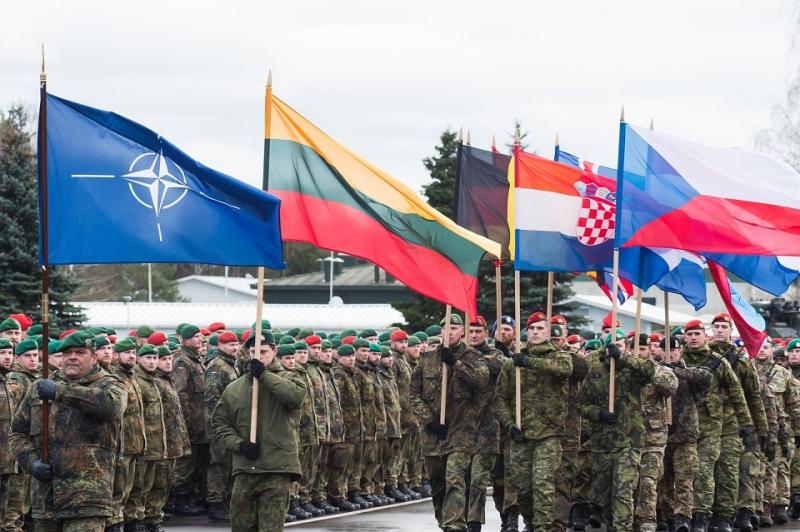 NATO Lietuvai „padeda“ koronaviruso užkratu: užsikrėtė NATO bataliono kariai