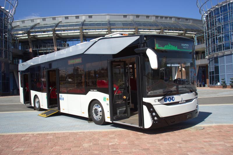 Baltarusija pristatė naują tarpmiestinį „MAZ 303E10“ elektra varomą autobusą