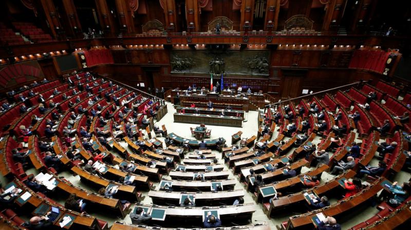 Italijos parlamento deputatė Sara Cunial pareikalavo suimti „vakcinacijų nusikaltėlį“ Bilą Geitsą