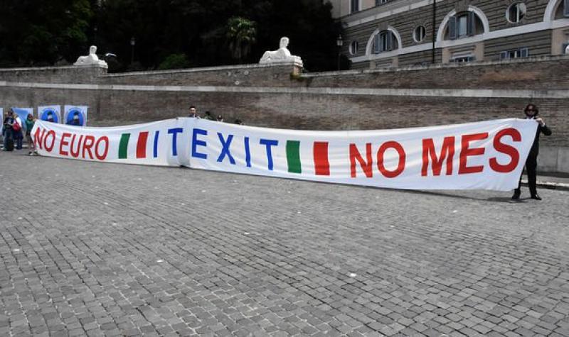 Protestuose Romoje ir Milane reikalauta, kad Italija išeitų iš eurozonos