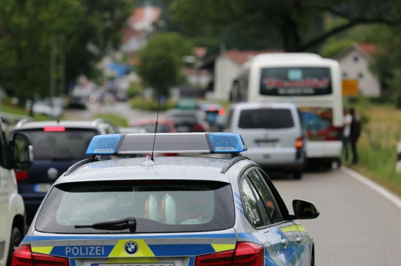 Kruvina multikultūralizmo pamoka Vokietijoje: Merkel svečias iš Afganistano keleiviniame autobuse papjovė buvusią žmoną