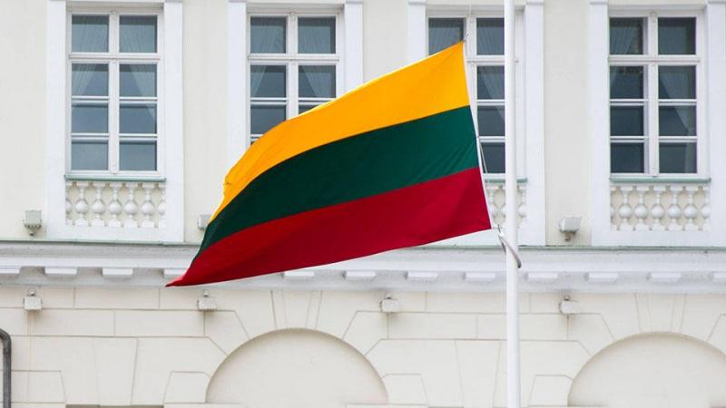 Lietuvoje gyventi smagu... Dėl rusofobijos galima perlipti ir per Konstituciją
