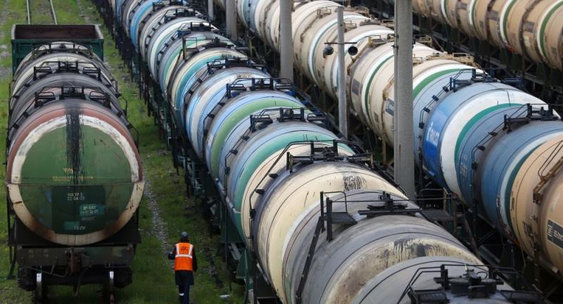 Rusijos geležinkeliai pasirengę pervežti naftos produktus iš Baltarusijos į Rusijos uostus