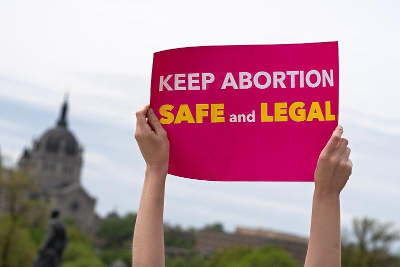 Abortų draudimas Lenkijoje kelia grėsmę moterims, sako Europos Parlamentas