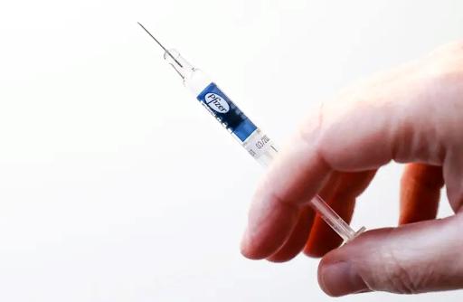 Šveicaras ir izraelietis mirė po vakcinacijos Pfizer/BioNTech vakcina