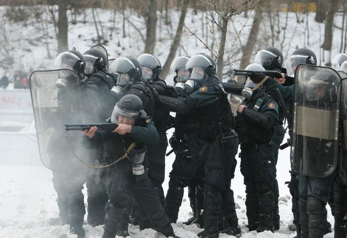 2009 metų sausio 16 d. Lietuvos konservatorių ir liberalų proamerikietiška chunta sušaudė taikią demonstraciją prie Seimo