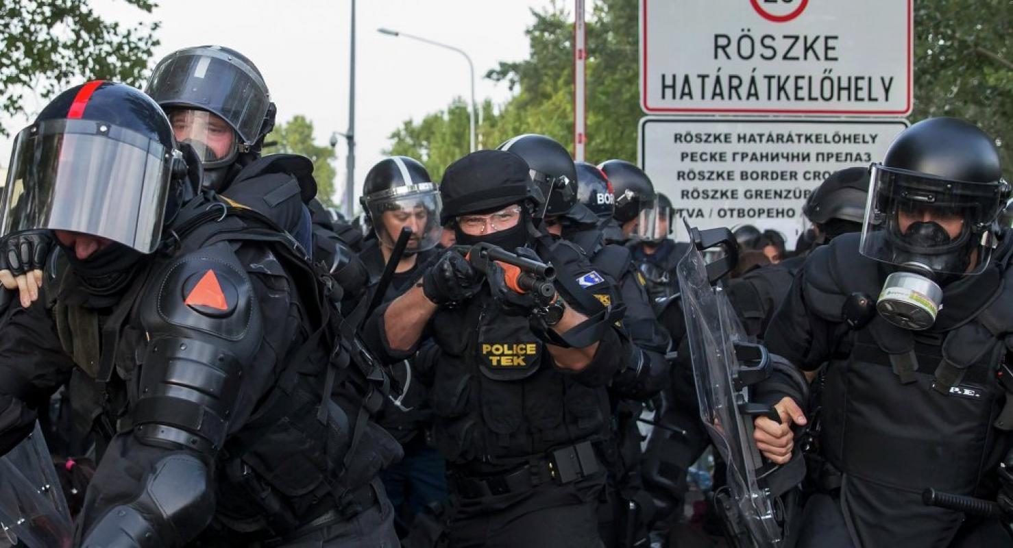 Vengrų kariuomenei ir policijai leista šaudyti į migrantus guminėmis kulkomis