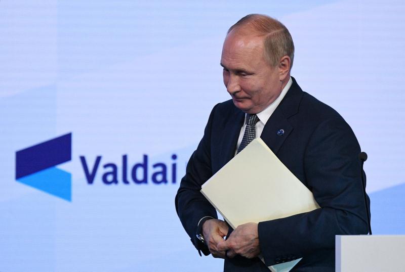 „Daily Mail“: Putinas pareiškė, kad yra „pasibaisėtina“, kai vaikams Vakaruose įteiginėjama, jog jie gali pakeisti savo lytį