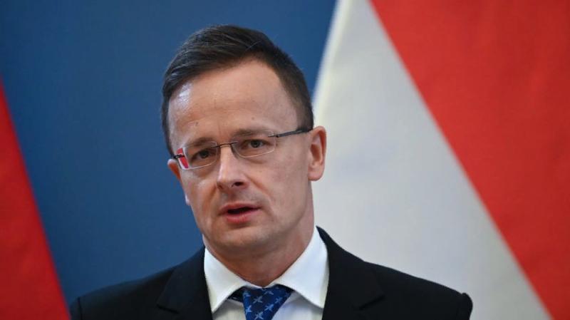 Vengrijos URM vadovas Péteris Szijjártó teigia, kad Briuselio pozicija dėl migracijos yra gėdinga