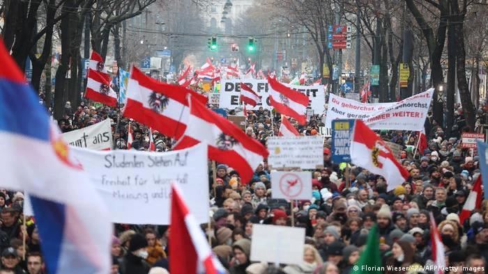 Mega demonstracija Vienoje prieš marmalizacijos diktatūrą