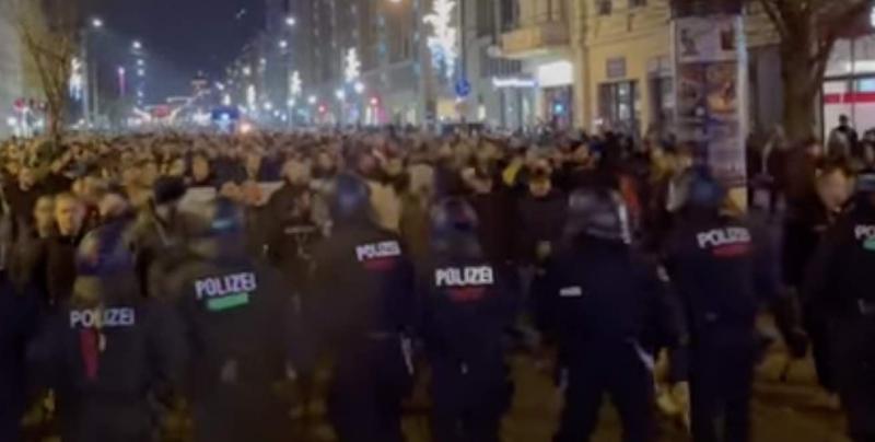 ES šalyse vis stiprėjantys daugiatūkstantiniai protestai