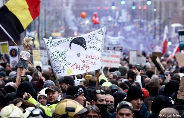 Briuselyje keli tūkstančiai gyventojų protestavo prieš ribojamąsias priemones Briuselis, sausio 9 d.