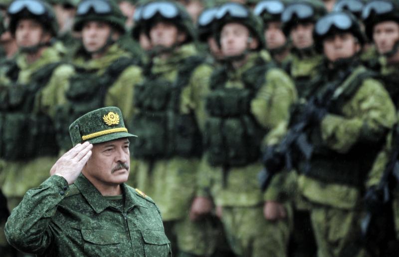Kodėl Baltarusijoje prasidėjo netikėtas karinių pajėgų parengties patikrinimas?