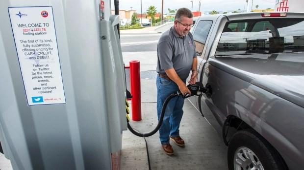 Sankcijos Rusijai suveikė atgal: benzino kainos JAV vėl pasiekė naują rekordą