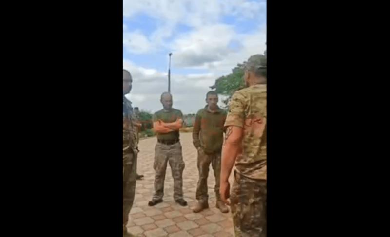 Paviešintas slaptai filmuotas vaizdo įrašas, kuriame Ukrainos kariai atsisako kariauti (video N-18)