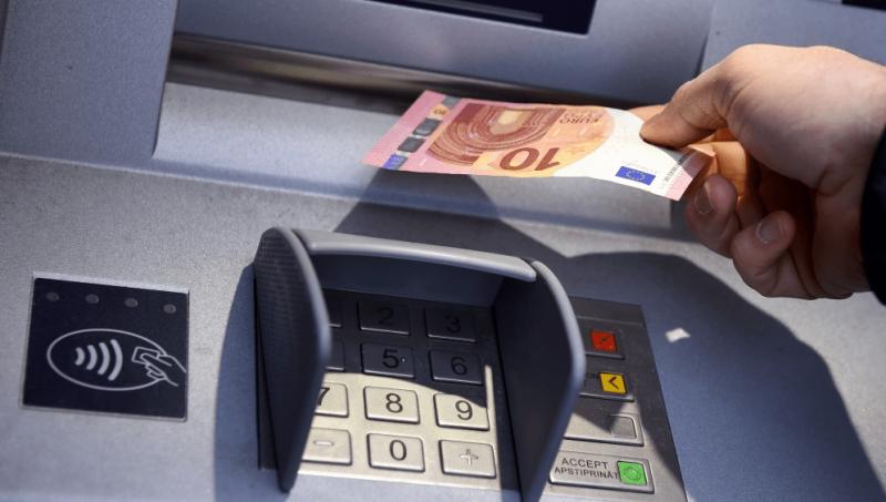 Lietuvos bankas rūpinasi svetimšalių bankų pelnais, o ne Lietuvos vartotojais