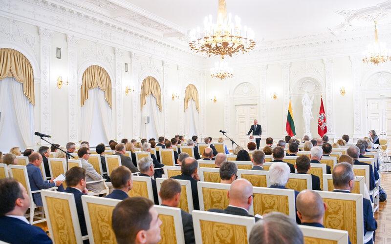 Nausėda nutarė papokštauti susitikime su Lietuvos diplomatais