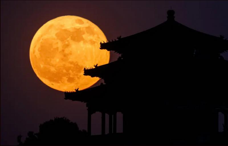 Kinija planuoja tris misijas į Mėnulį