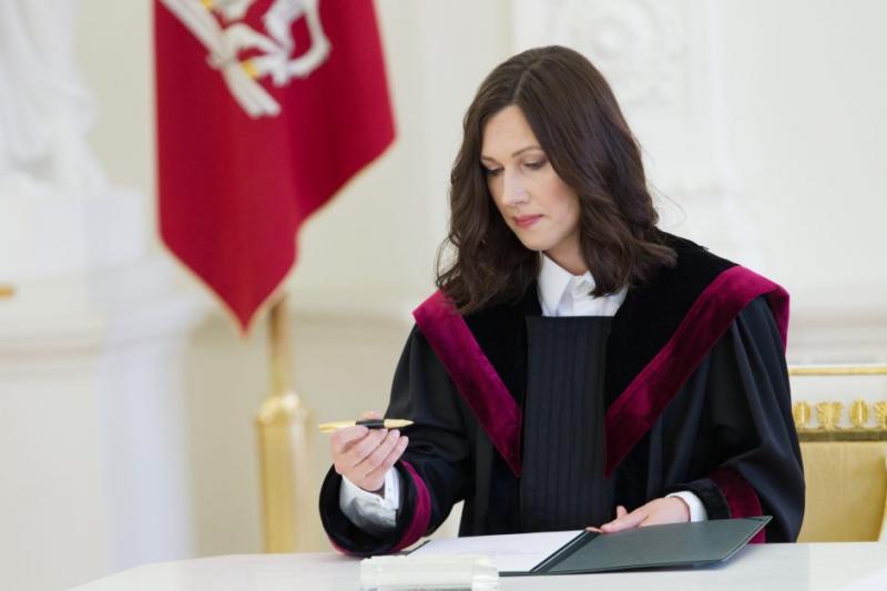 Teisėja Sigita Fomičiova aiškinsis dėl ministrės Ewelinos Dobrowolskos kuklumo