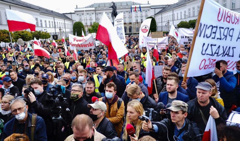 Lenkai reikalauja išvaryti iš savo šalies visus ukrainiečius