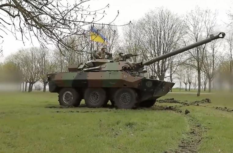 Trofėjinis prancūziškas ratinis tankas AMX-10RC