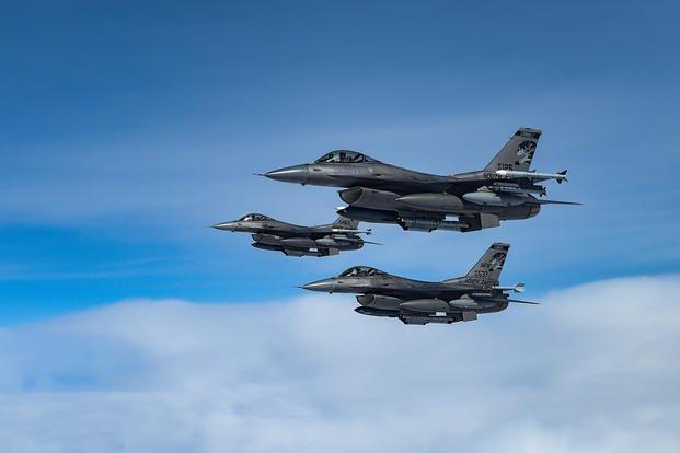 Rusija bus nugalėta: už dviejų savaičių prasidės F-16 naikintuvų pilotų mokymai