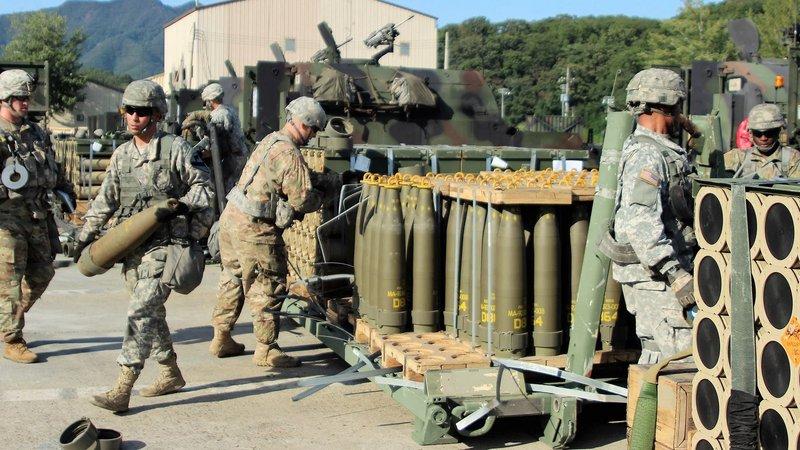Ukraina pradėjo naudoti JAV kasetinius šaudmenis