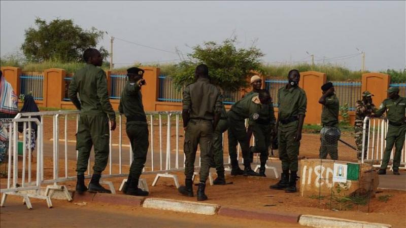 Nigeris – nauja valdžia nustojo podpindosninkų ambasadoriui tiekti vandenį