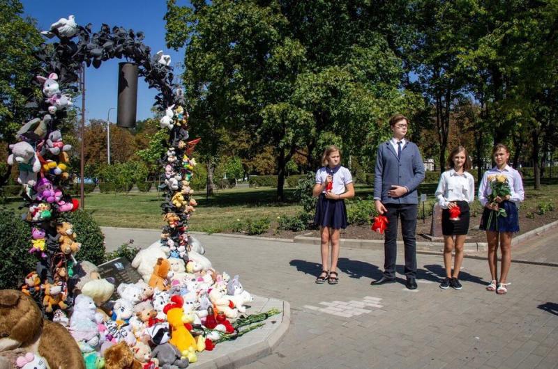 Donecke buvo pagerbtas žuvusių Donbaso vaikų atminimas