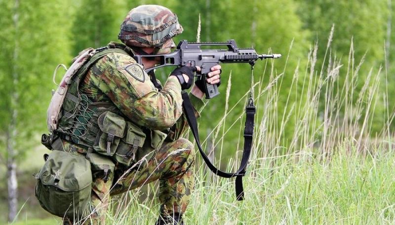Lietuvos kariuomenės karininkas Paulius Šakys grasina nužudyti jam neįtikusius aktyvistus